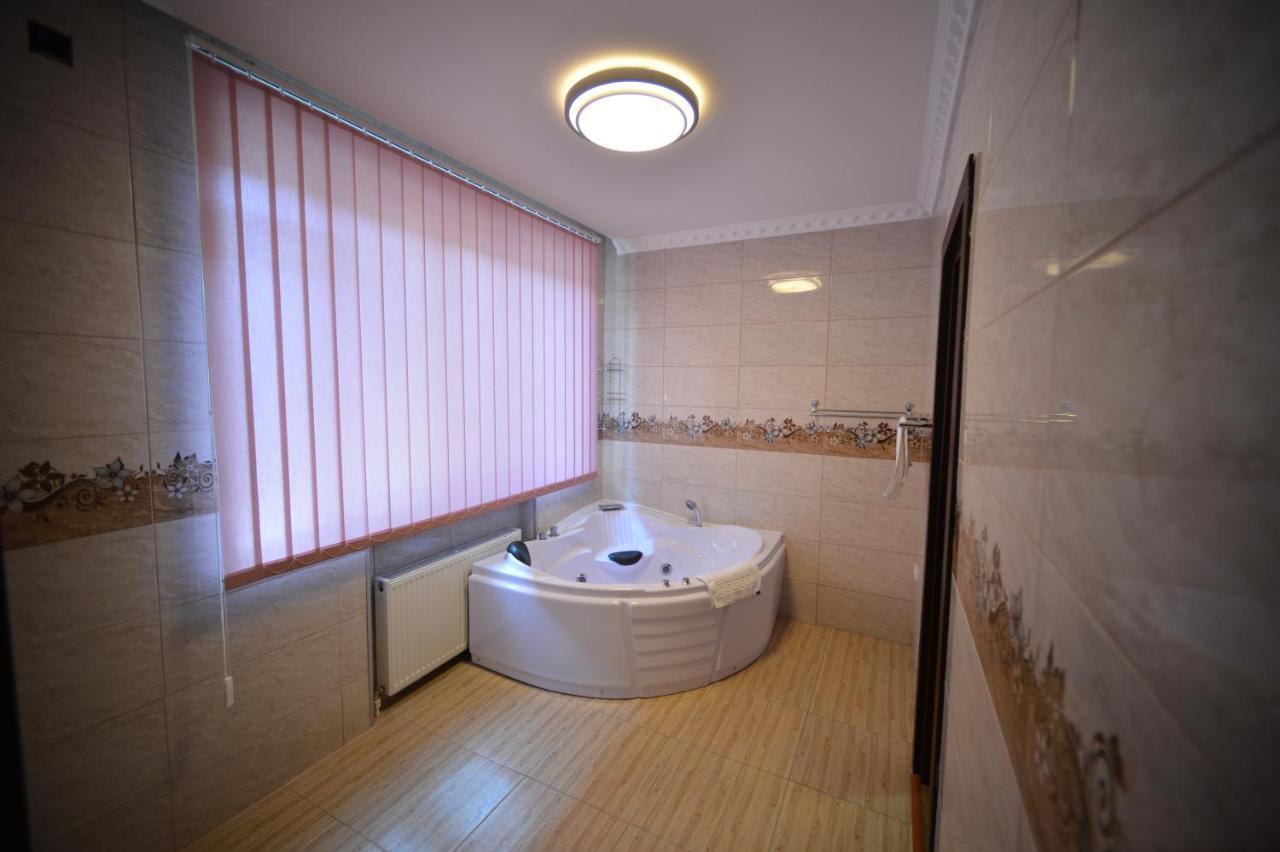 Green Hotel Μπατούμι Εξωτερικό φωτογραφία