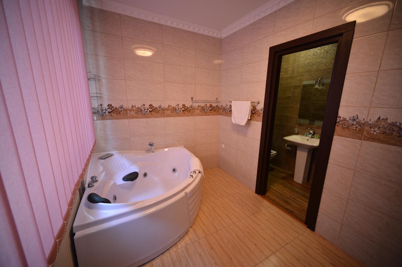 Green Hotel Μπατούμι Εξωτερικό φωτογραφία
