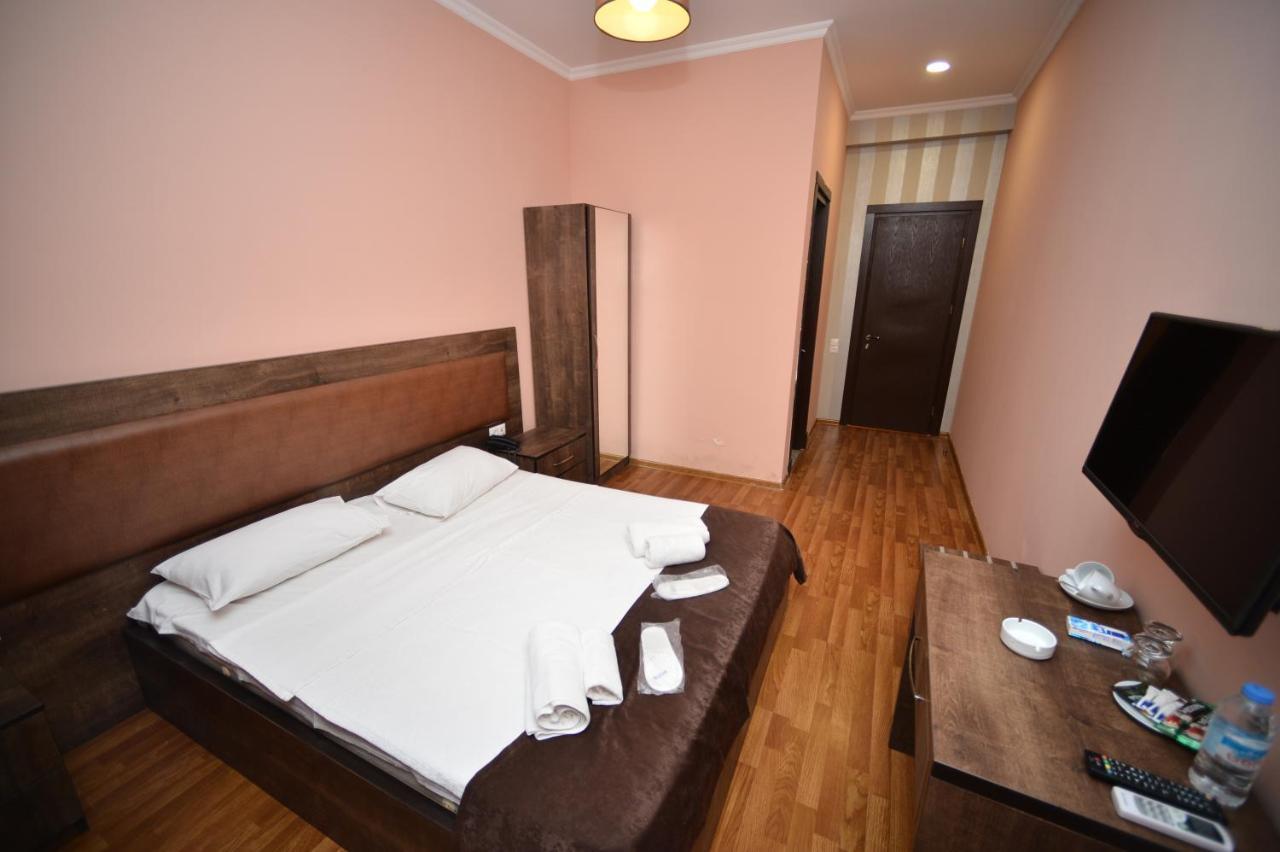 Green Hotel Μπατούμι Εξωτερικό φωτογραφία