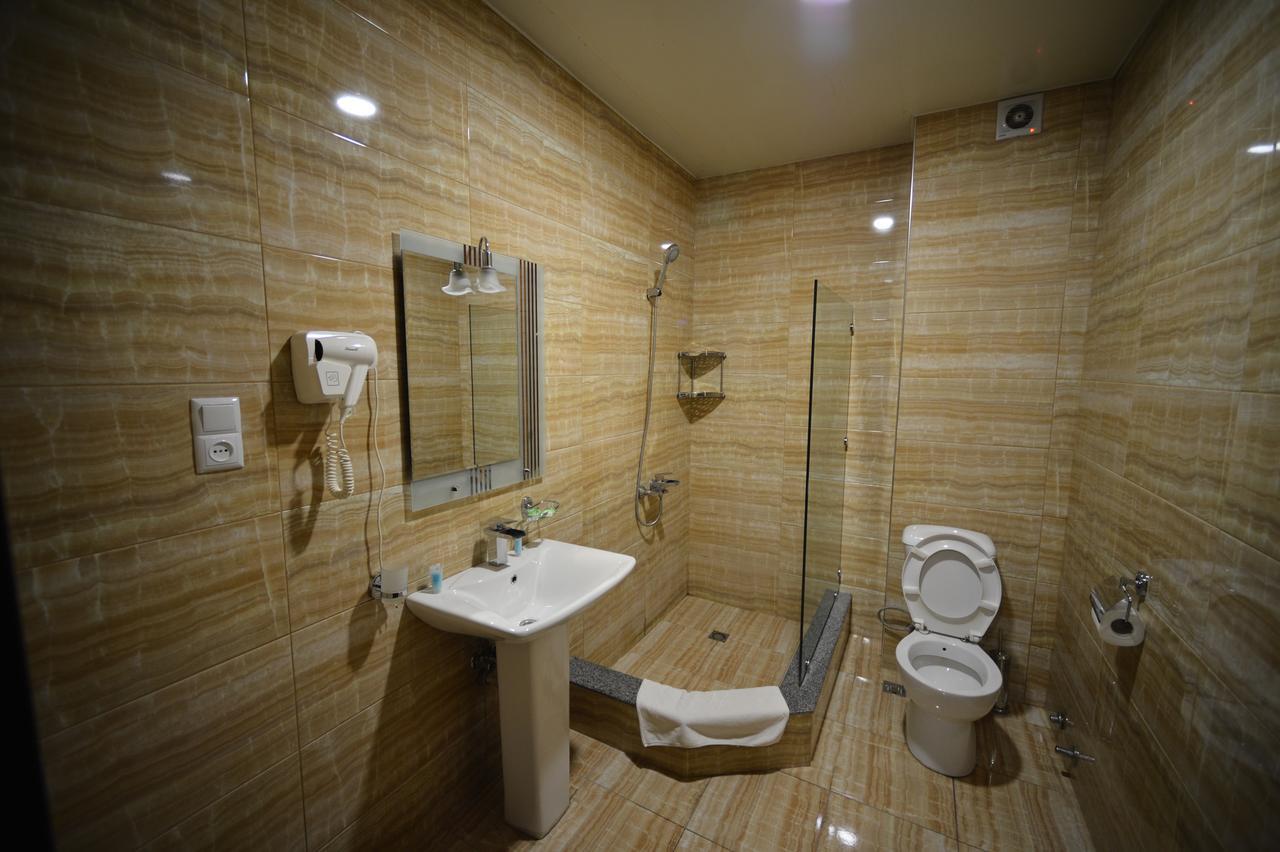 Green Hotel Μπατούμι Εξωτερικό φωτογραφία