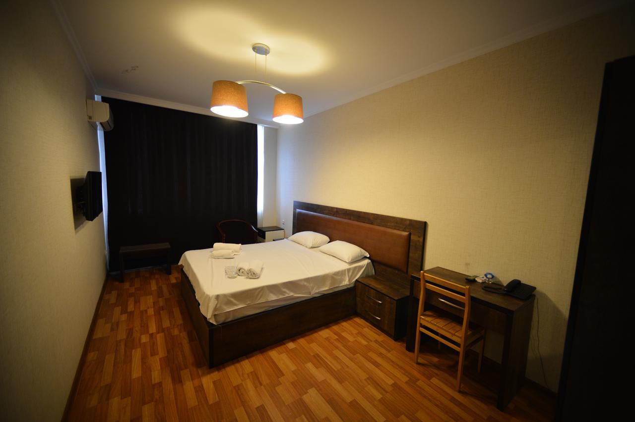 Green Hotel Μπατούμι Εξωτερικό φωτογραφία