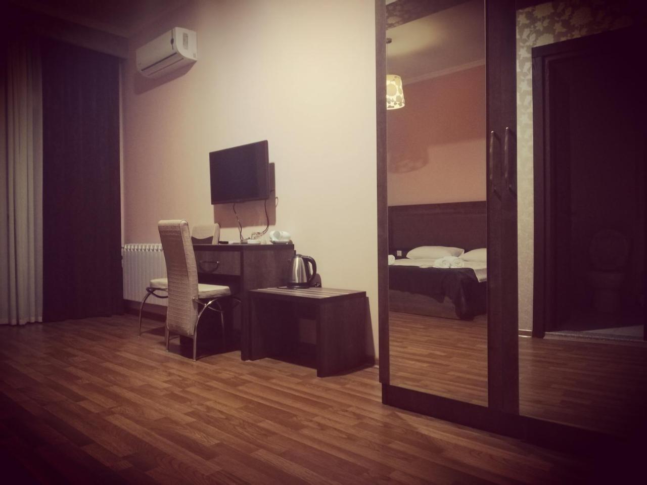 Green Hotel Μπατούμι Εξωτερικό φωτογραφία