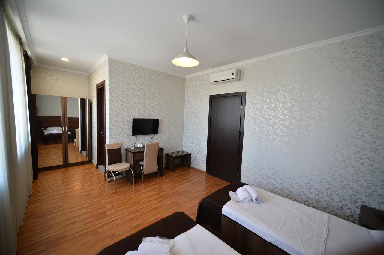 Green Hotel Μπατούμι Εξωτερικό φωτογραφία